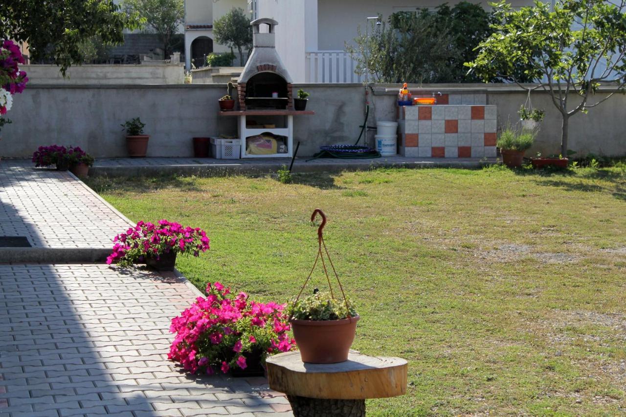 Apartments With A Parking Space Seline, Paklenica - 6603 Starigrad Paklenica Eksteriør billede